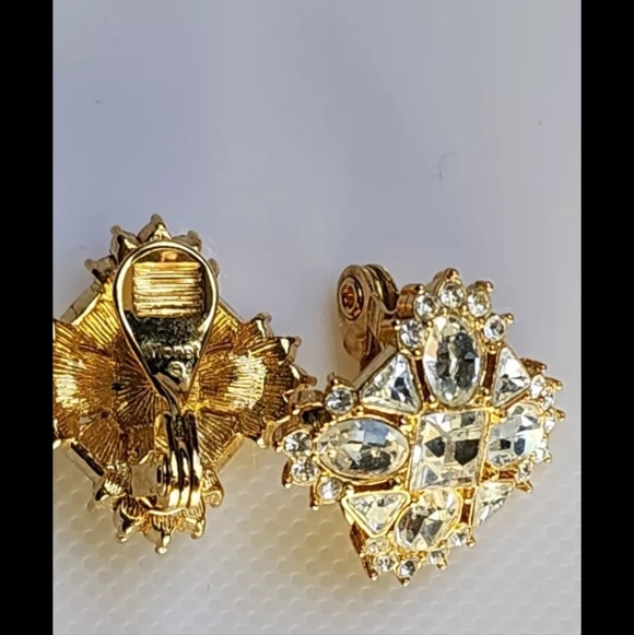 MONET Clear Rhinestone Crystal Earrings Gold Tone Clip On Signed - Picture 3 of 4